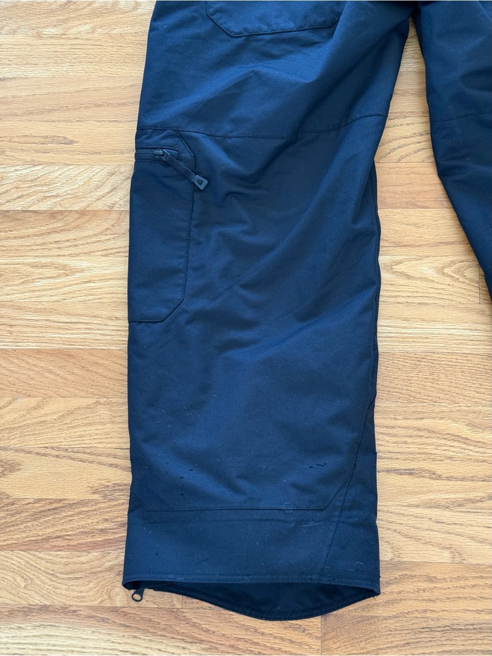 Oakley Black Men's Snow/Ski Pants with Rainbow Stripe Accent - Picture 11 of 16